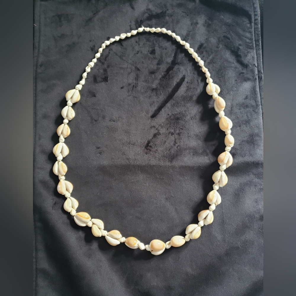 Vintage Hawaiian Cowrie & Mini Conch Sea Shell Necklace Natural Boho Bea…